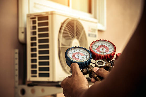 Professional Hvac technician working in Bloomingdale, NJ